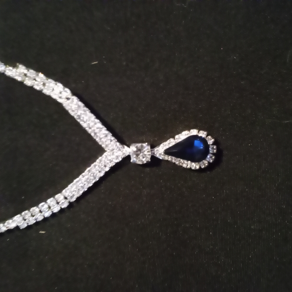 Elegant Silver Necklace with Dark Blue Topaz